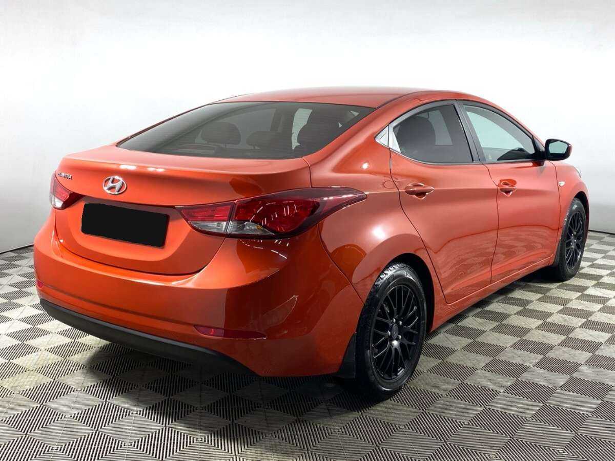 Hyundai Elantra с пробегом — 2015 год. Фото: #3