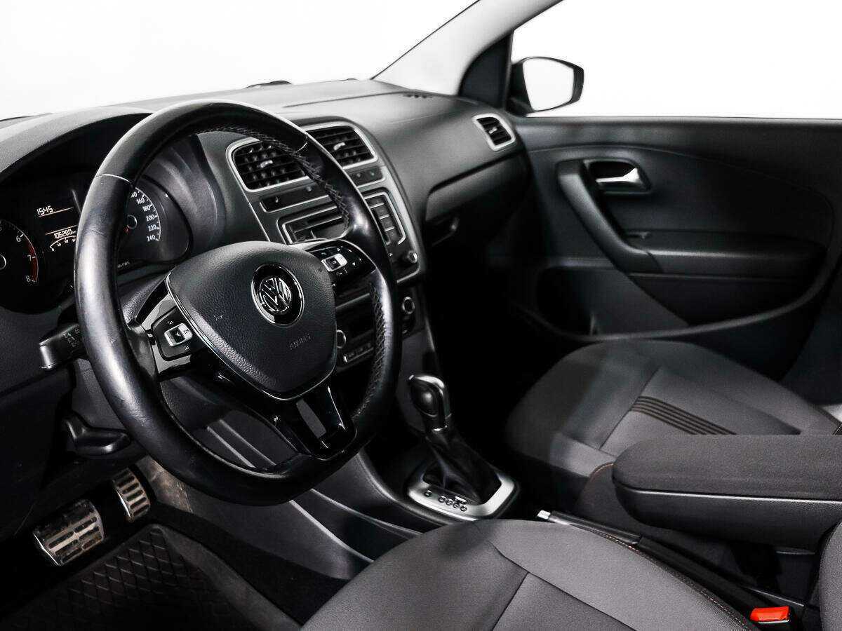 Volkswagen Polo с пробегом — 2016 год. Фото: #8