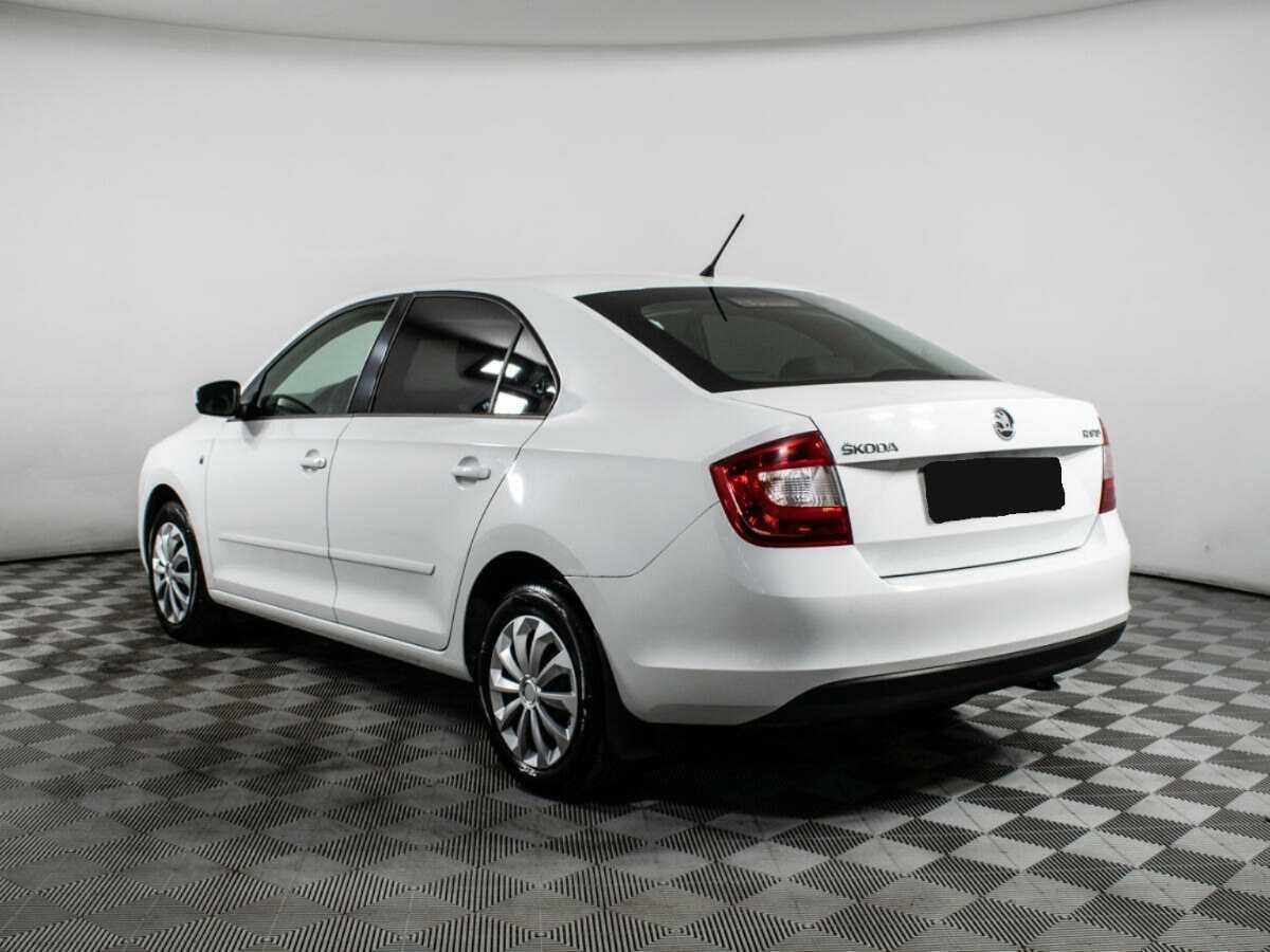Skoda Rapid с пробегом — 2014 год. Фото: #5