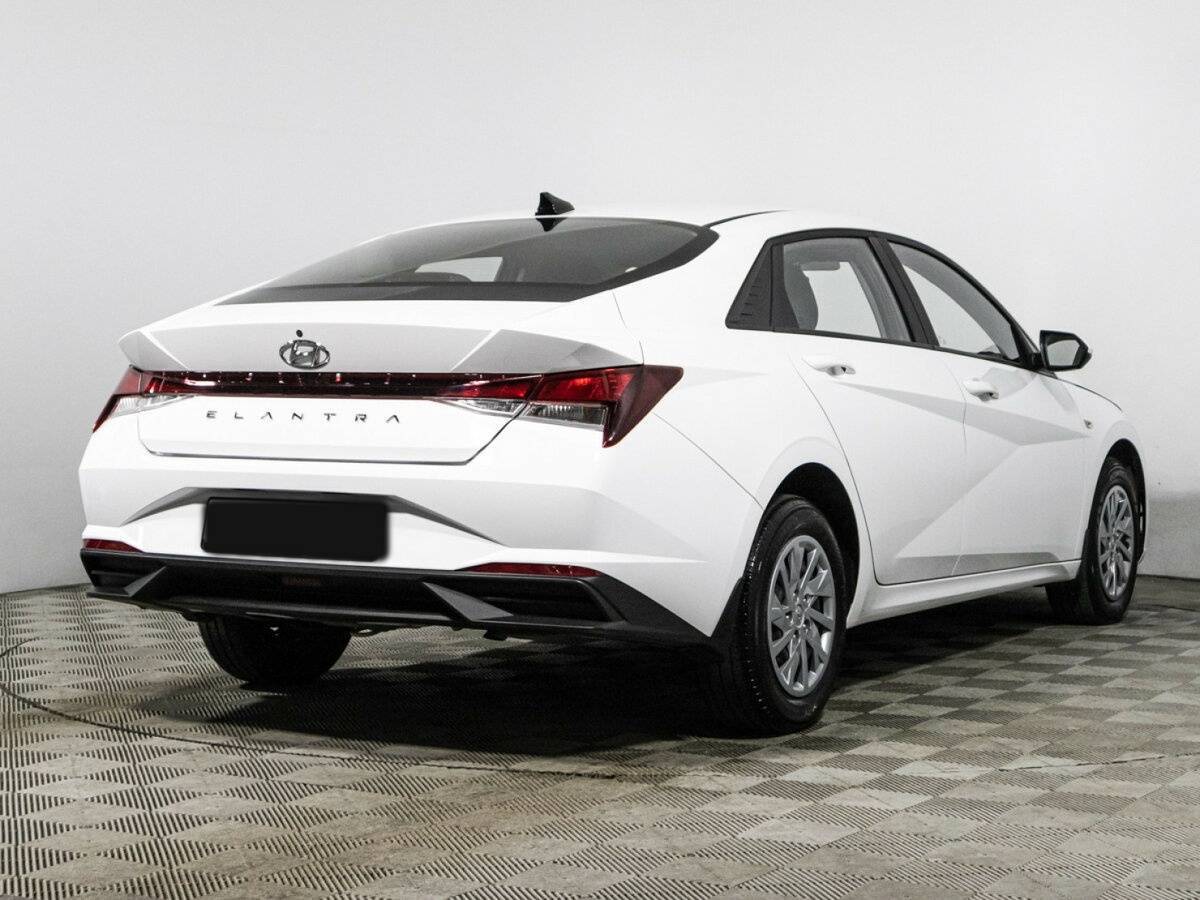 Hyundai Elantra с пробегом — 2021 год. Фото: #4