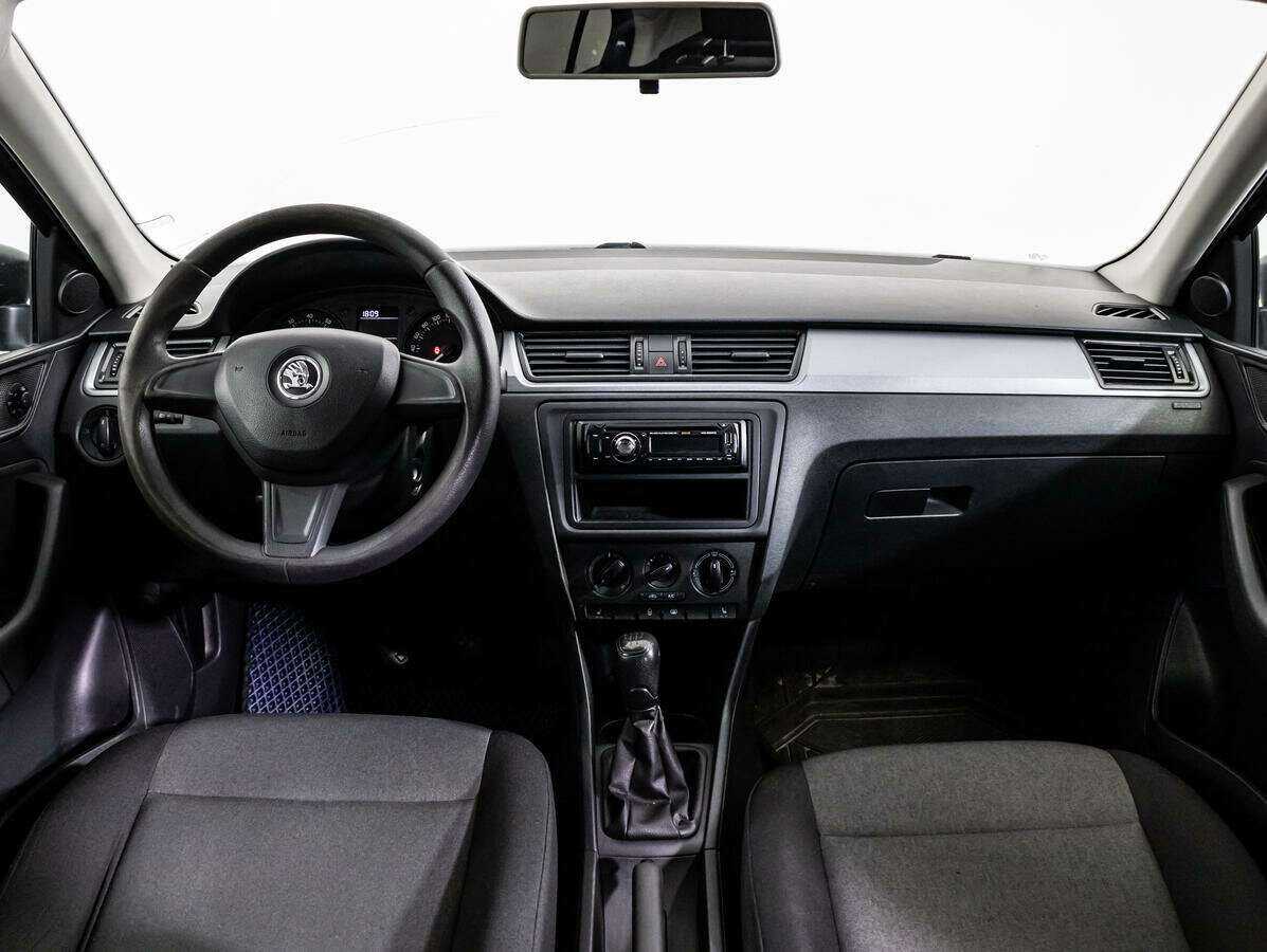 Skoda Rapid с пробегом — 2015 год. Фото: #11