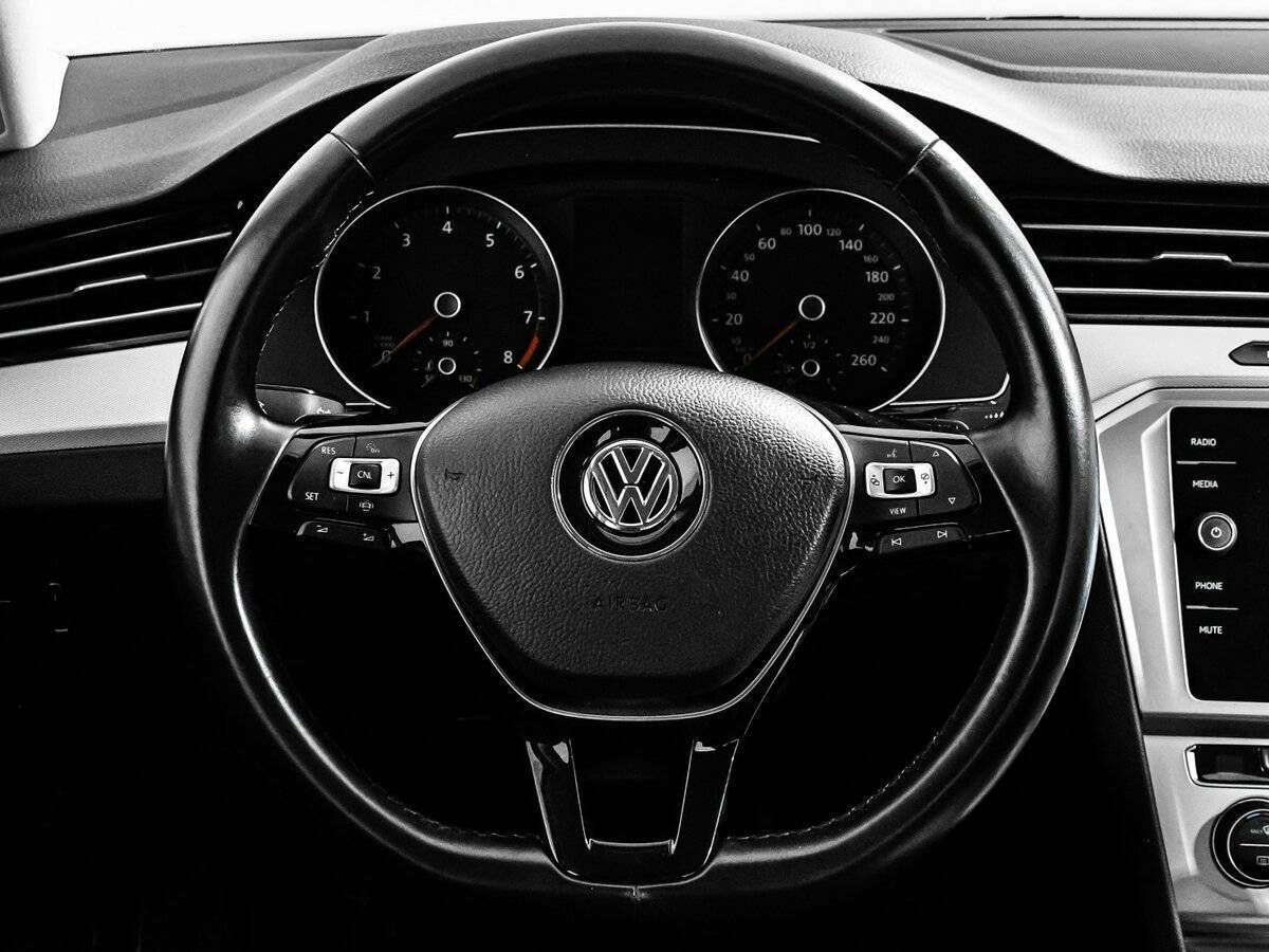 Volkswagen Passat с пробегом — 2018 год. Фото: #11