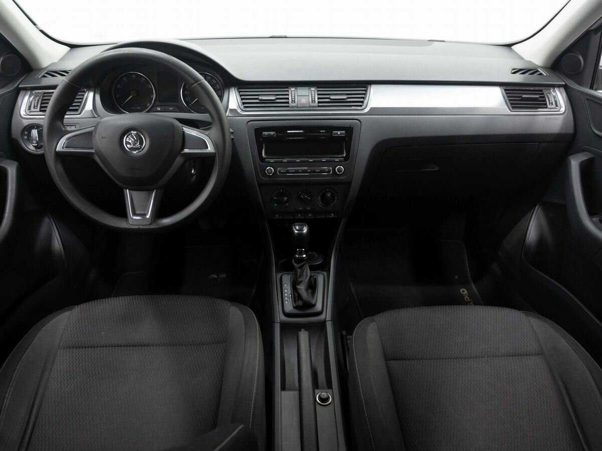 Skoda Rapid с пробегом — 2015 год. Фото: #12