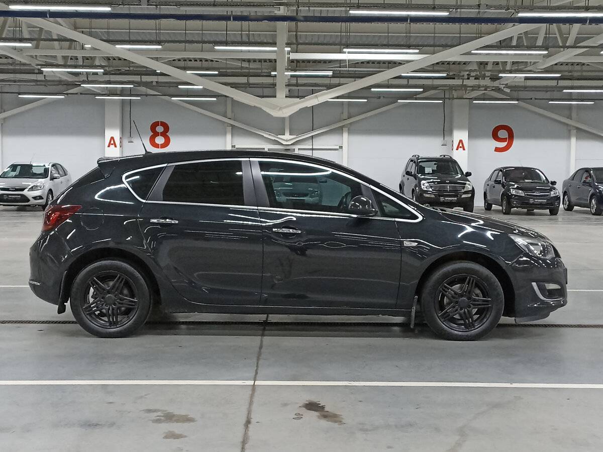 Opel Astra с пробегом — 2012 год. Фото: #3