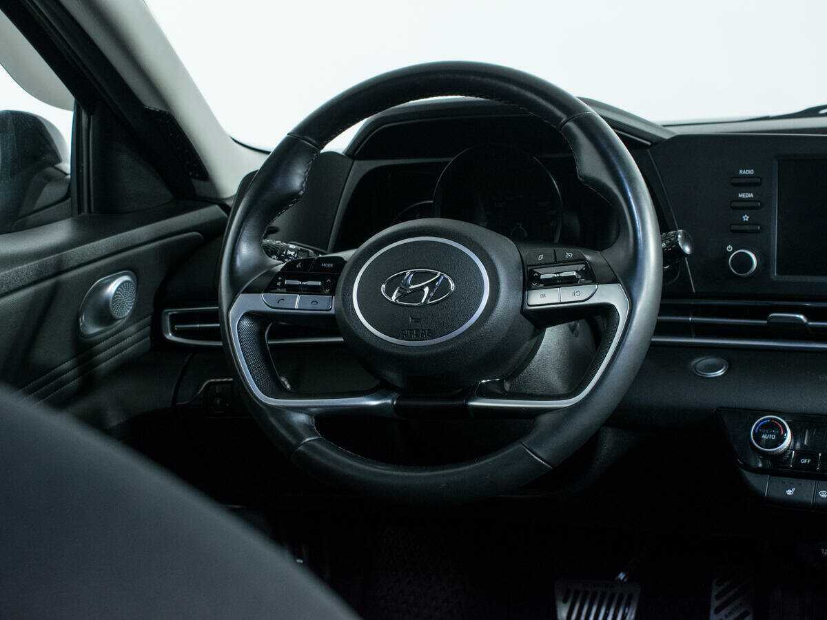Hyundai Elantra с пробегом — 2020 год. Фото: #13