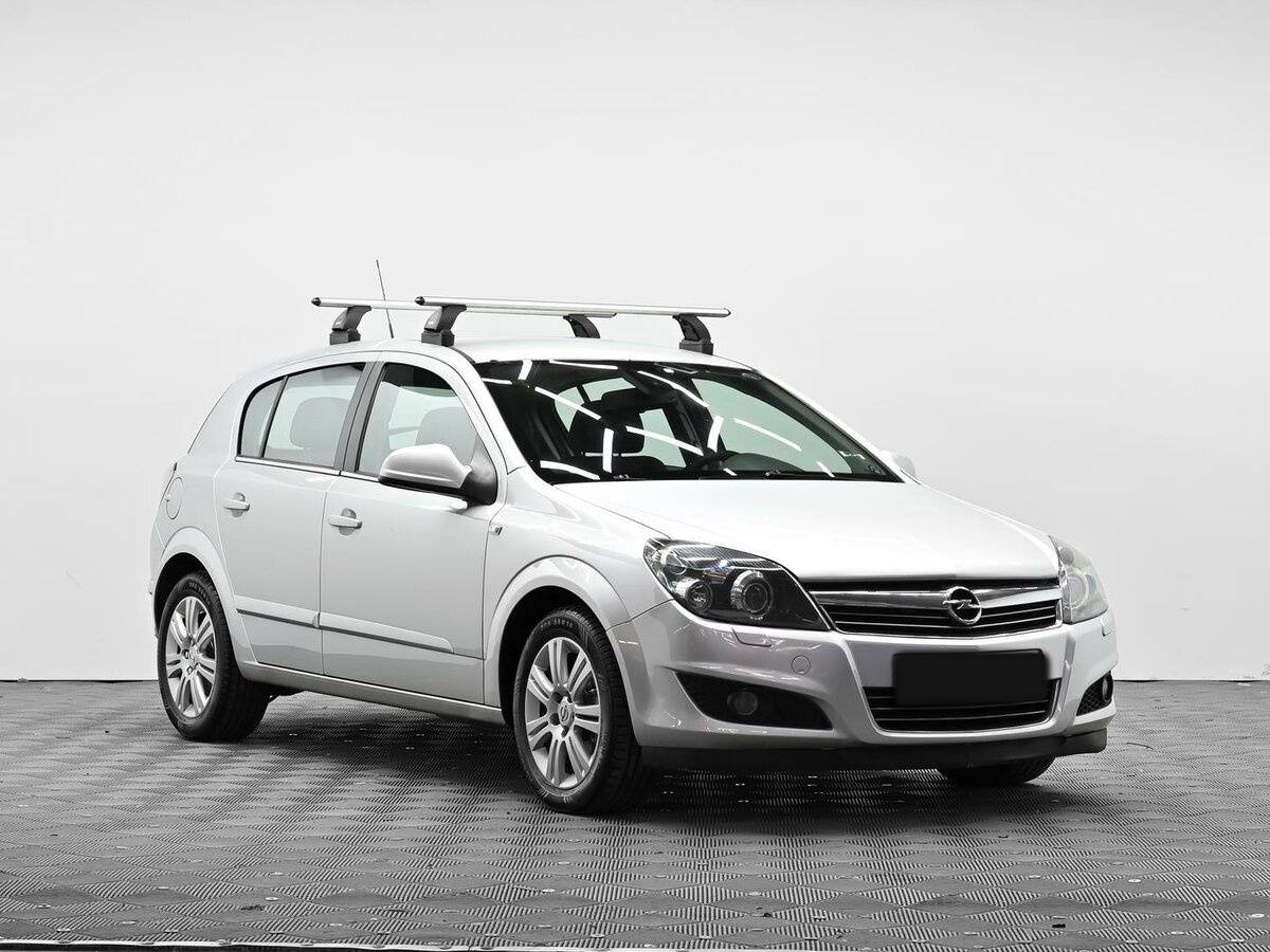 Opel Astra с пробегом — 2012 год. Фото: #1