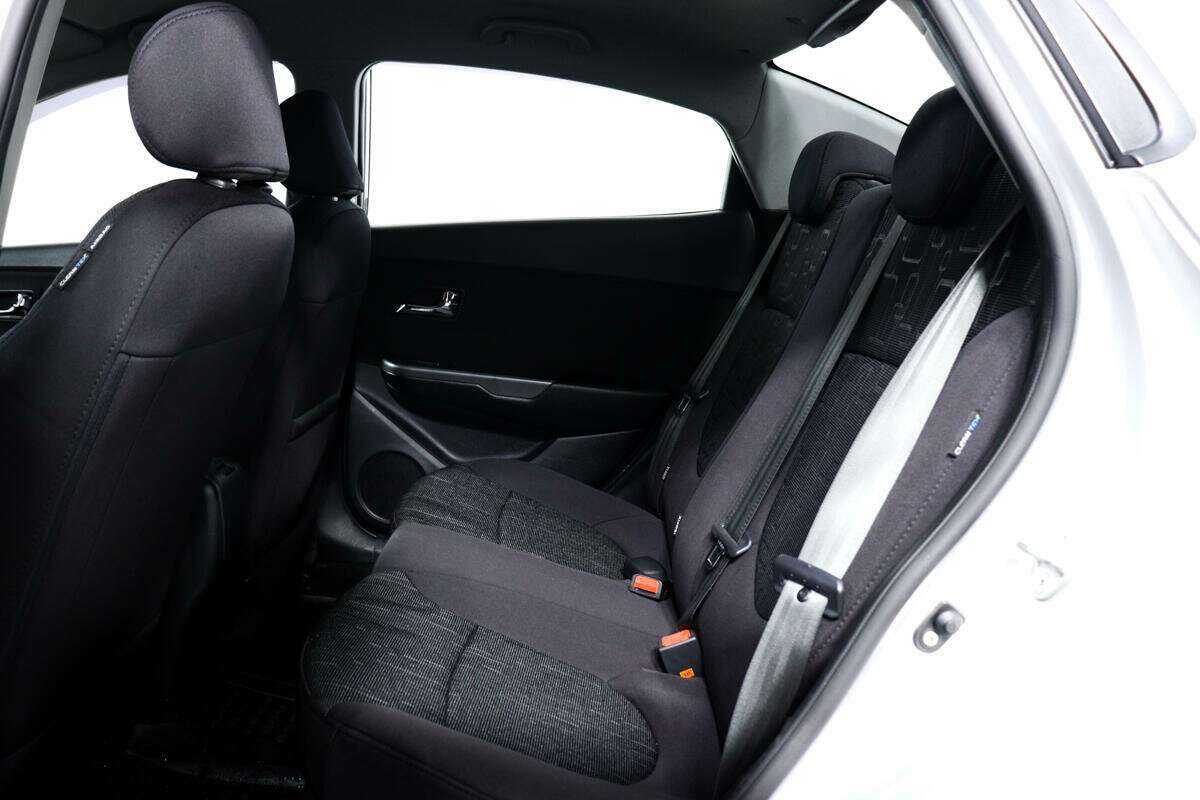Kia Rio с пробегом — 2012 год. Фото: #11