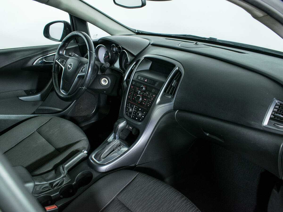 Opel Astra с пробегом — 2014 год. Фото: #8