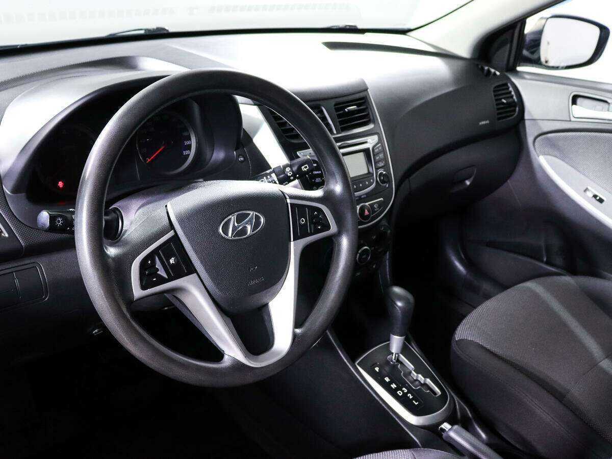 Hyundai Solaris с пробегом — 2013 год. Фото: #11