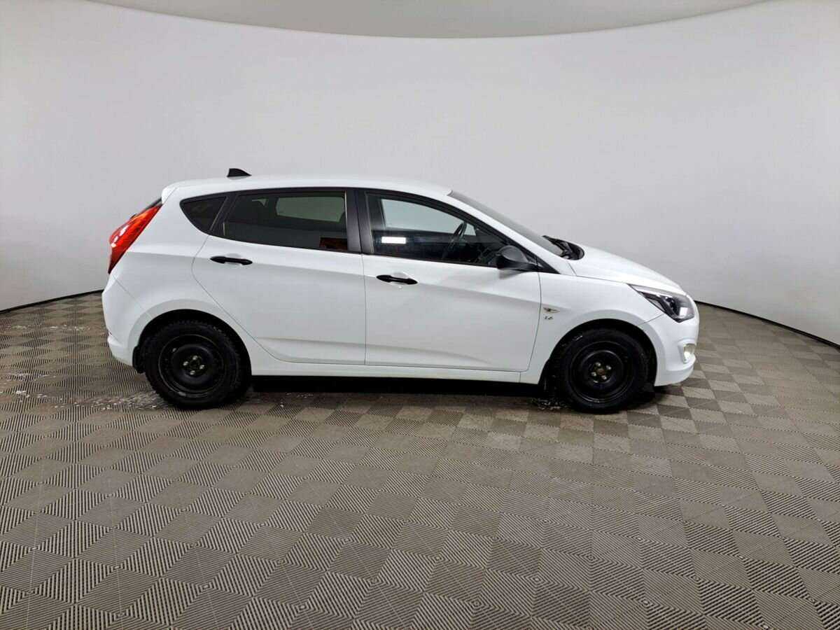 Hyundai Solaris с пробегом — 2014 год. Фото: #3