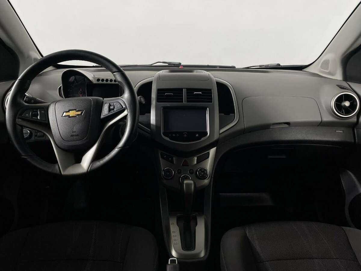 Chevrolet Aveo с пробегом — 2015 год. Фото: #4