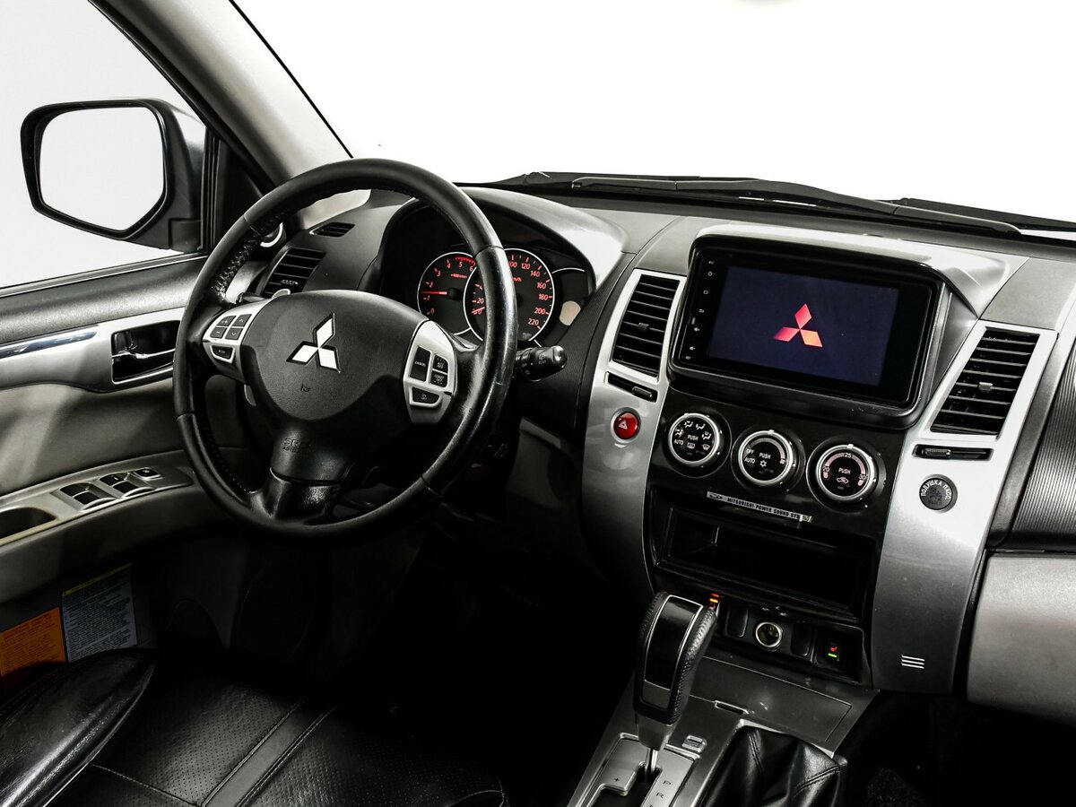 Mitsubishi Pajero Sport с пробегом — 2013 год. Фото: #6