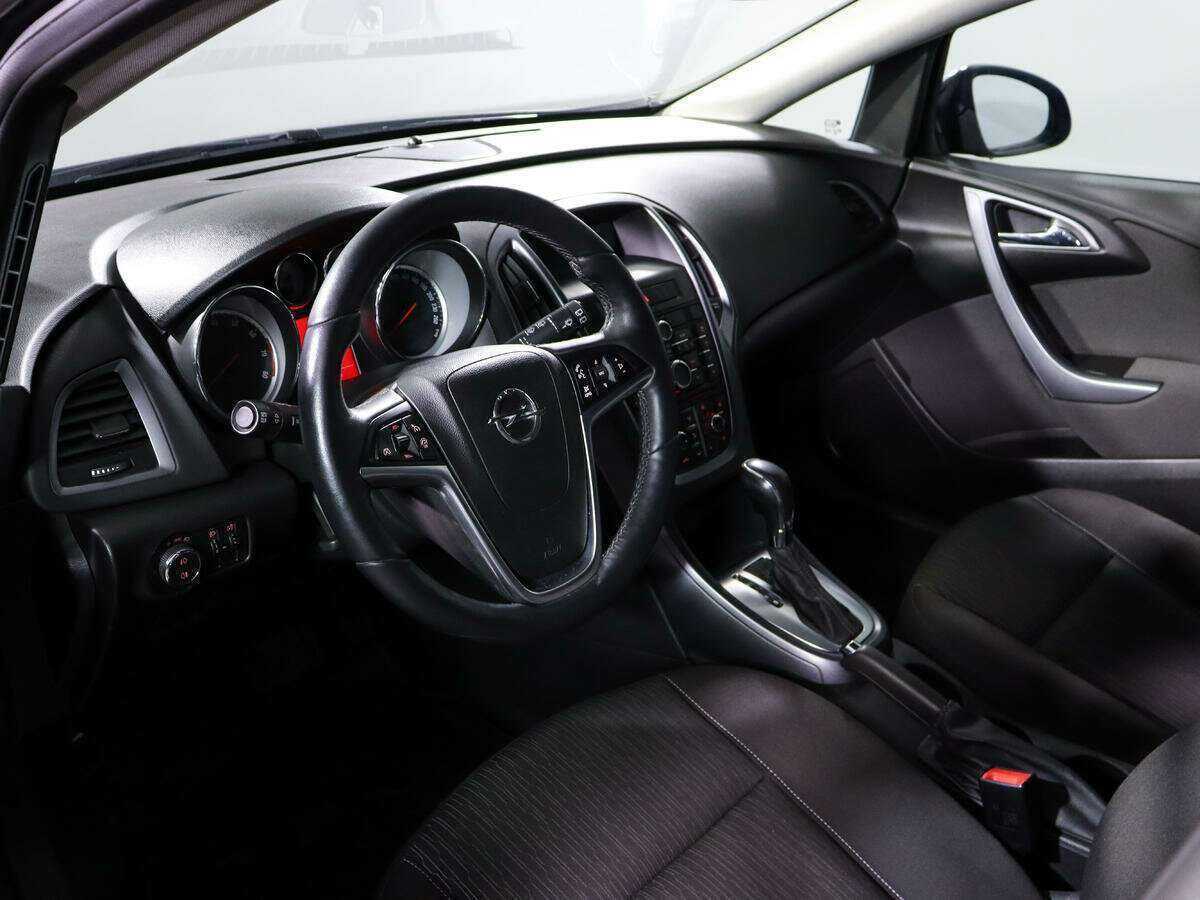 Opel Astra с пробегом — 2014 год. Фото: #13
