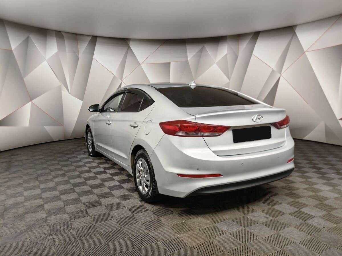 Hyundai Elantra с пробегом — 2018 год. Фото: #2