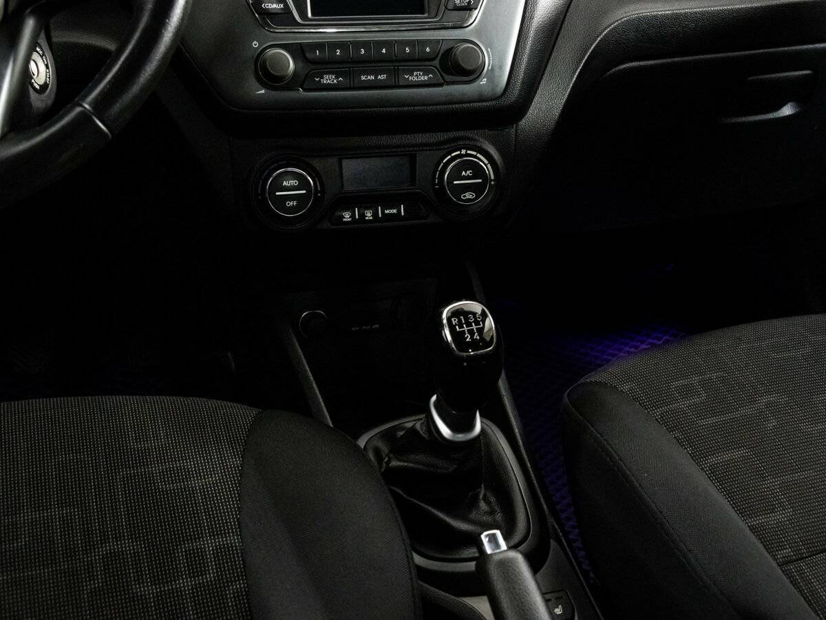 Kia Rio с пробегом — 2012 год. Фото: #10