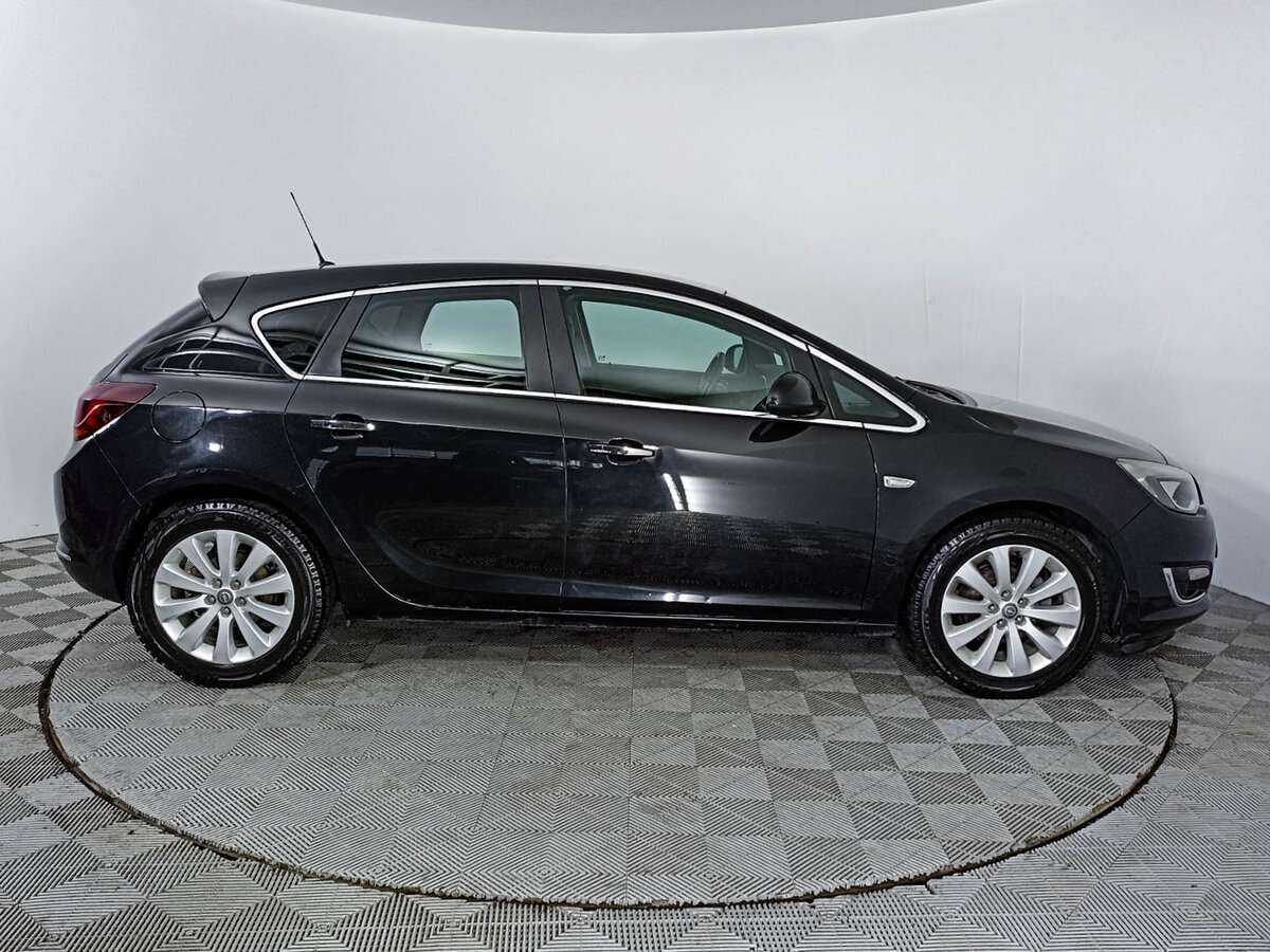 Opel Astra с пробегом — 2012 год. Фото: #3