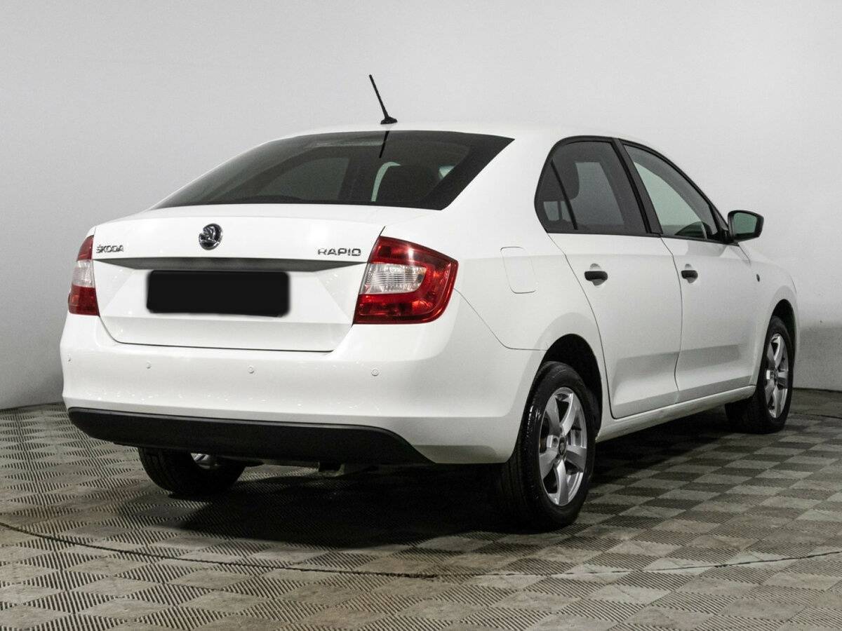Skoda Rapid с пробегом — 2015 год. Фото: #4