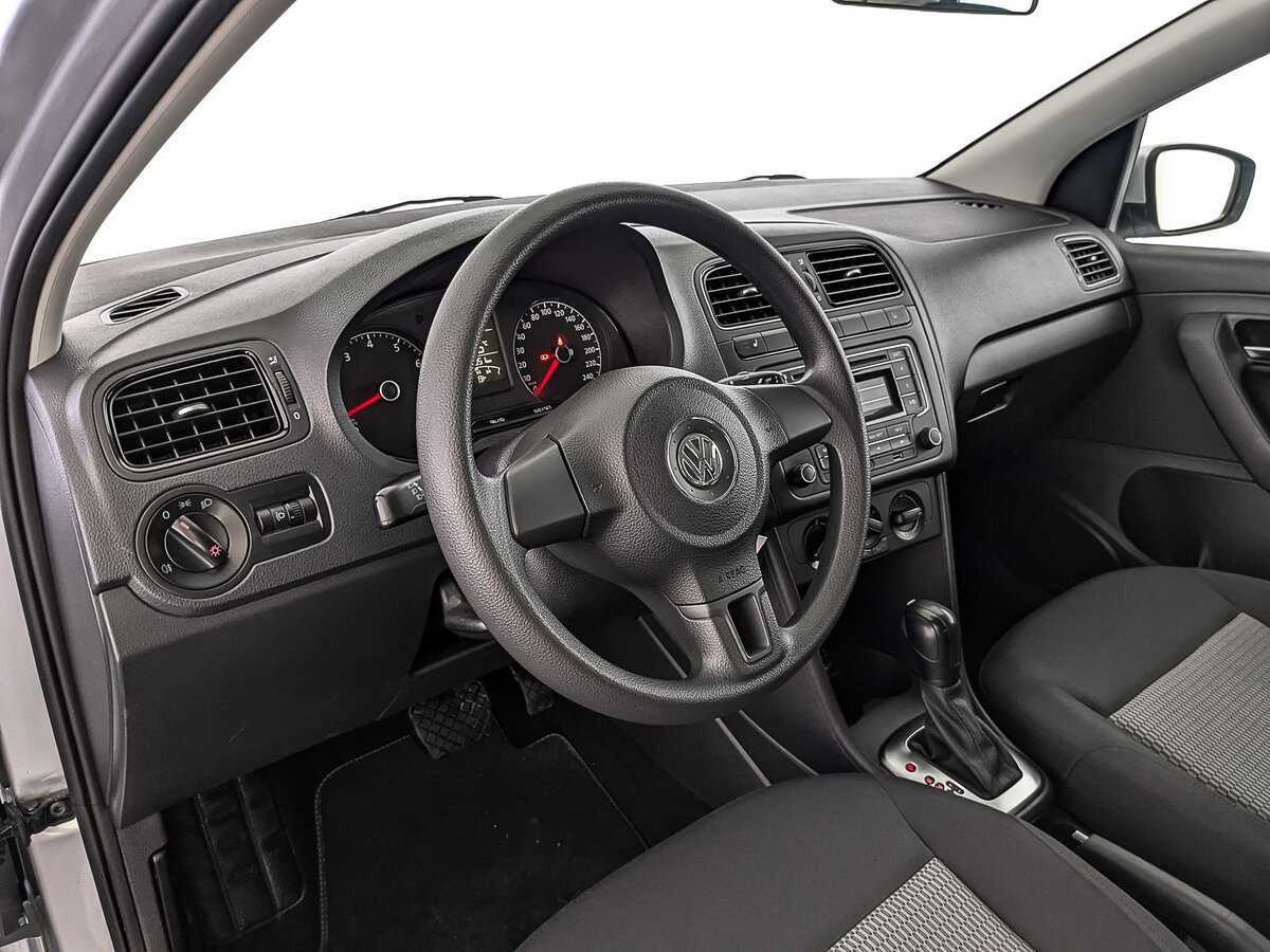 Volkswagen Polo с пробегом — 2015 год. Фото: #14