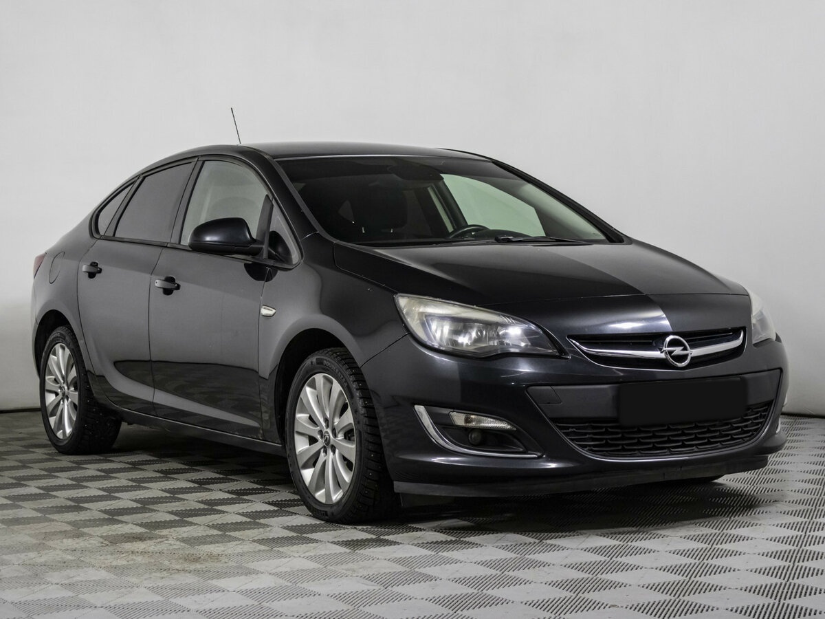 Opel Astra с пробегом — 2013 год. Фото: #2