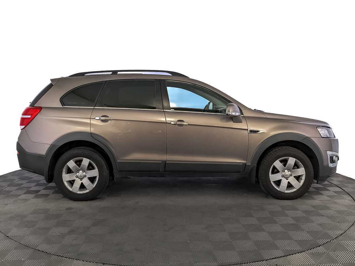 Chevrolet Captiva с пробегом — 2015 год. Фото: #3