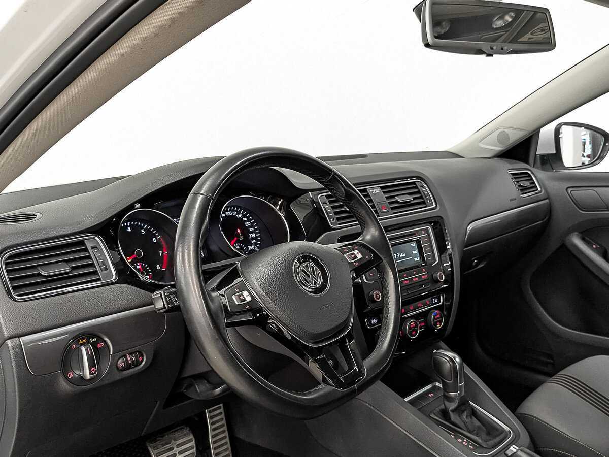 Volkswagen Jetta с пробегом — 2016 год. Фото: #14
