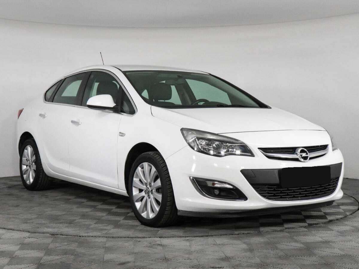 Opel Astra с пробегом — 2013 год. Фото: #2
