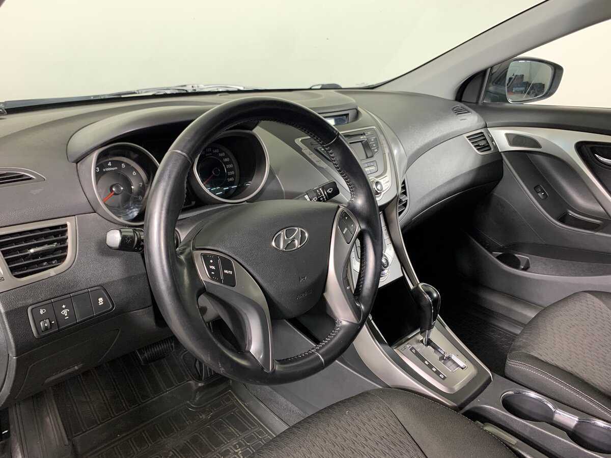 Hyundai Elantra с пробегом — 2012 год. Фото: #11