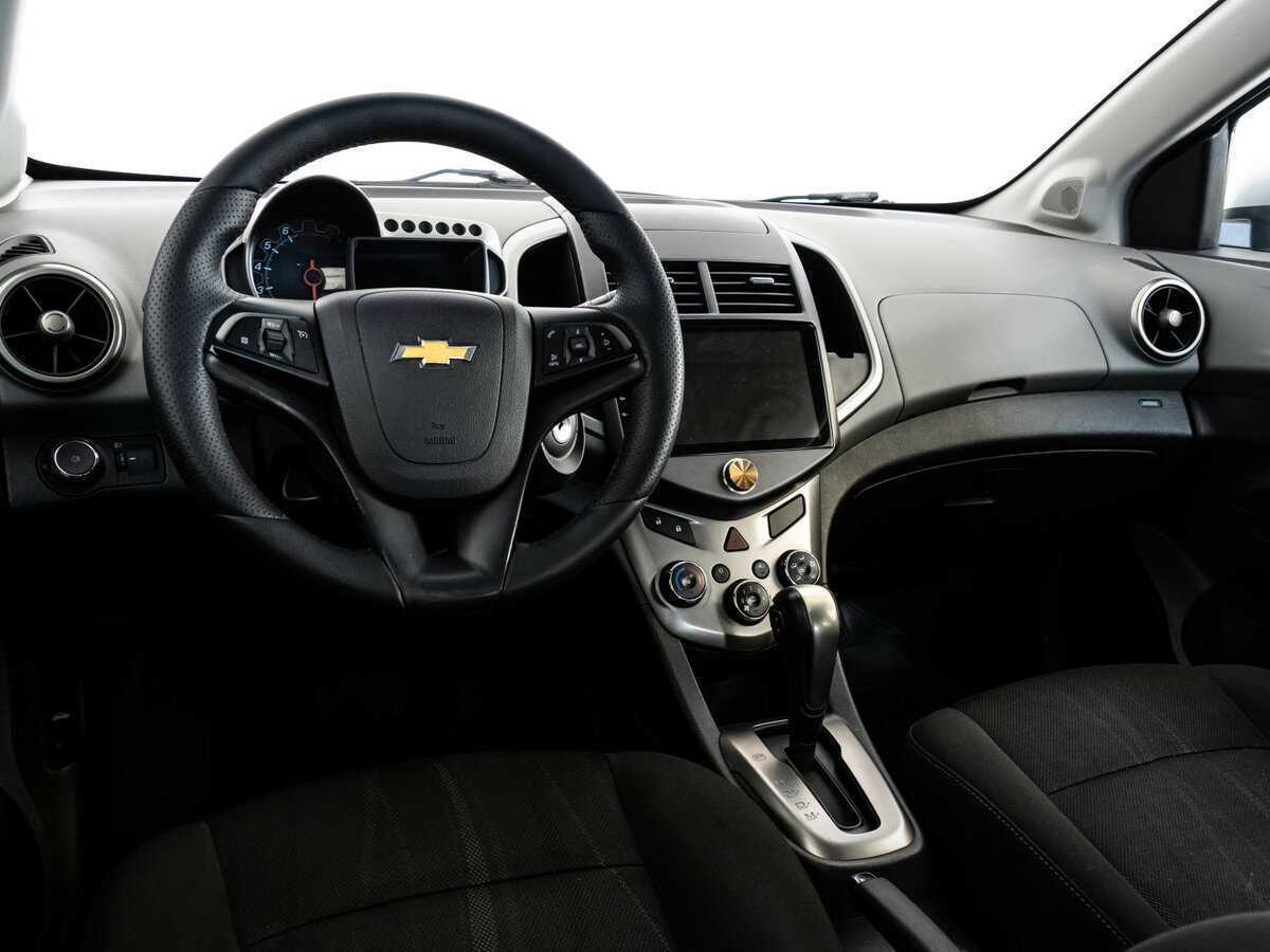 Chevrolet Aveo с пробегом — 2013 год. Фото: #10