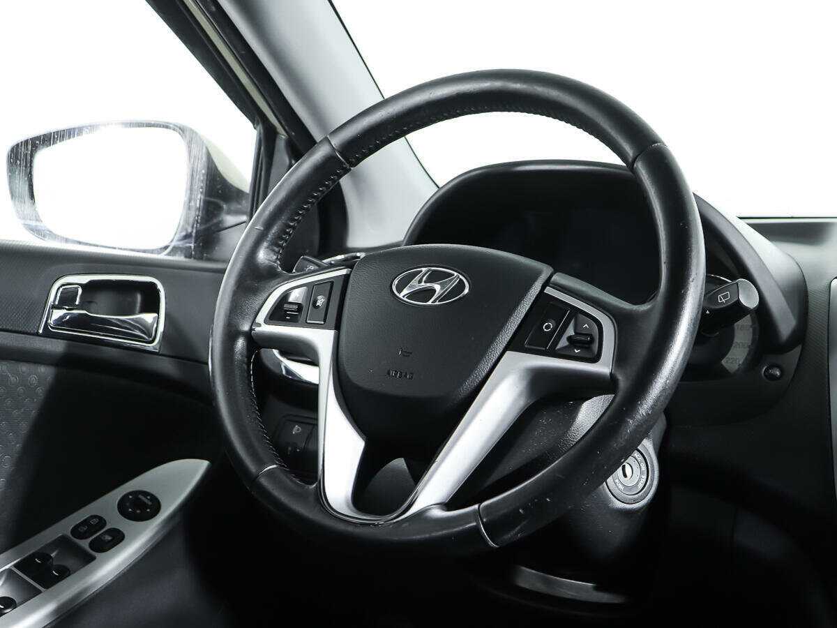 Hyundai Solaris с пробегом — 2012 год. Фото: #13