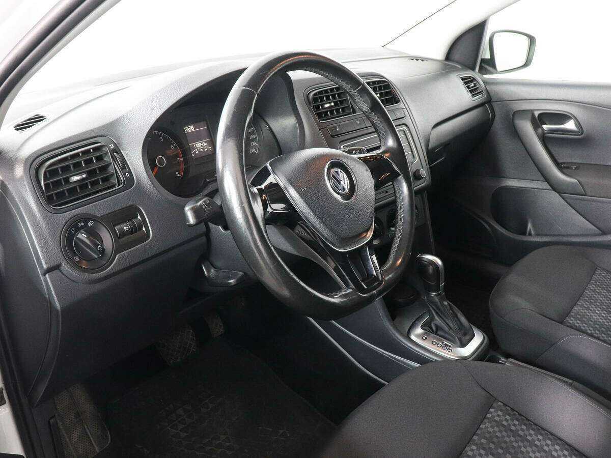 Volkswagen Polo с пробегом — 2018 год. Фото: #8