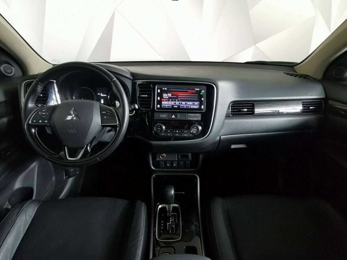 Mitsubishi Outlander с пробегом — 2018 год. Фото: #9