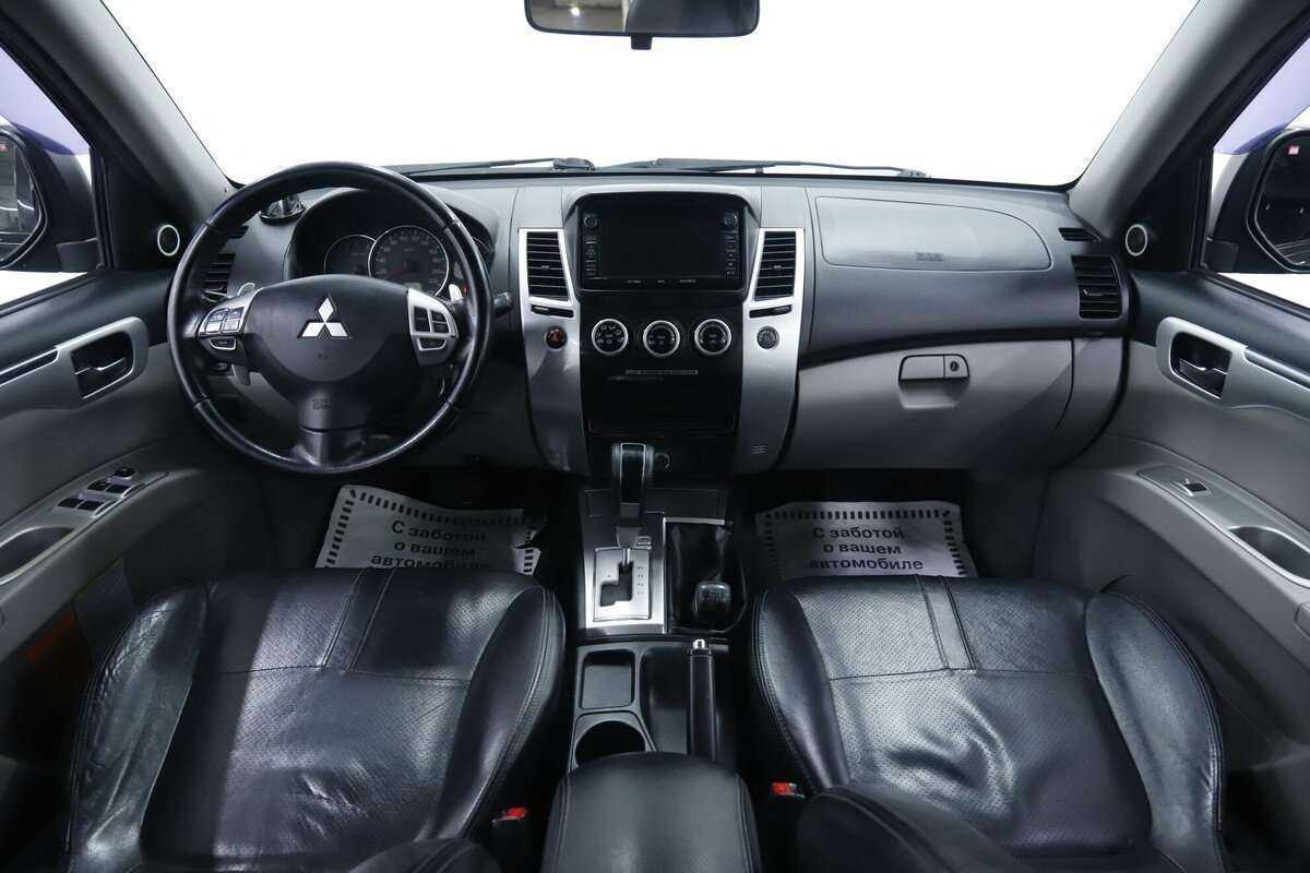 Mitsubishi Pajero Sport с пробегом — 2015 год. Фото: #8