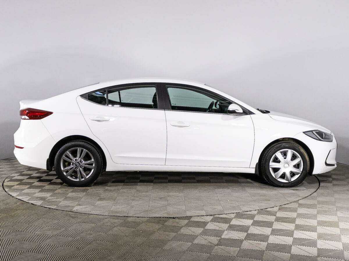 Hyundai Elantra с пробегом — 2016 год. Фото: #3