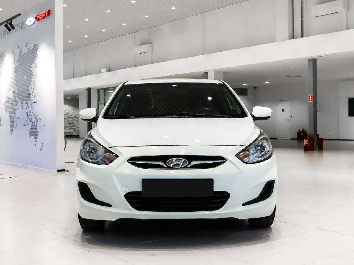 Hyundai Solaris с пробегом — 2012 год. Фото: #1