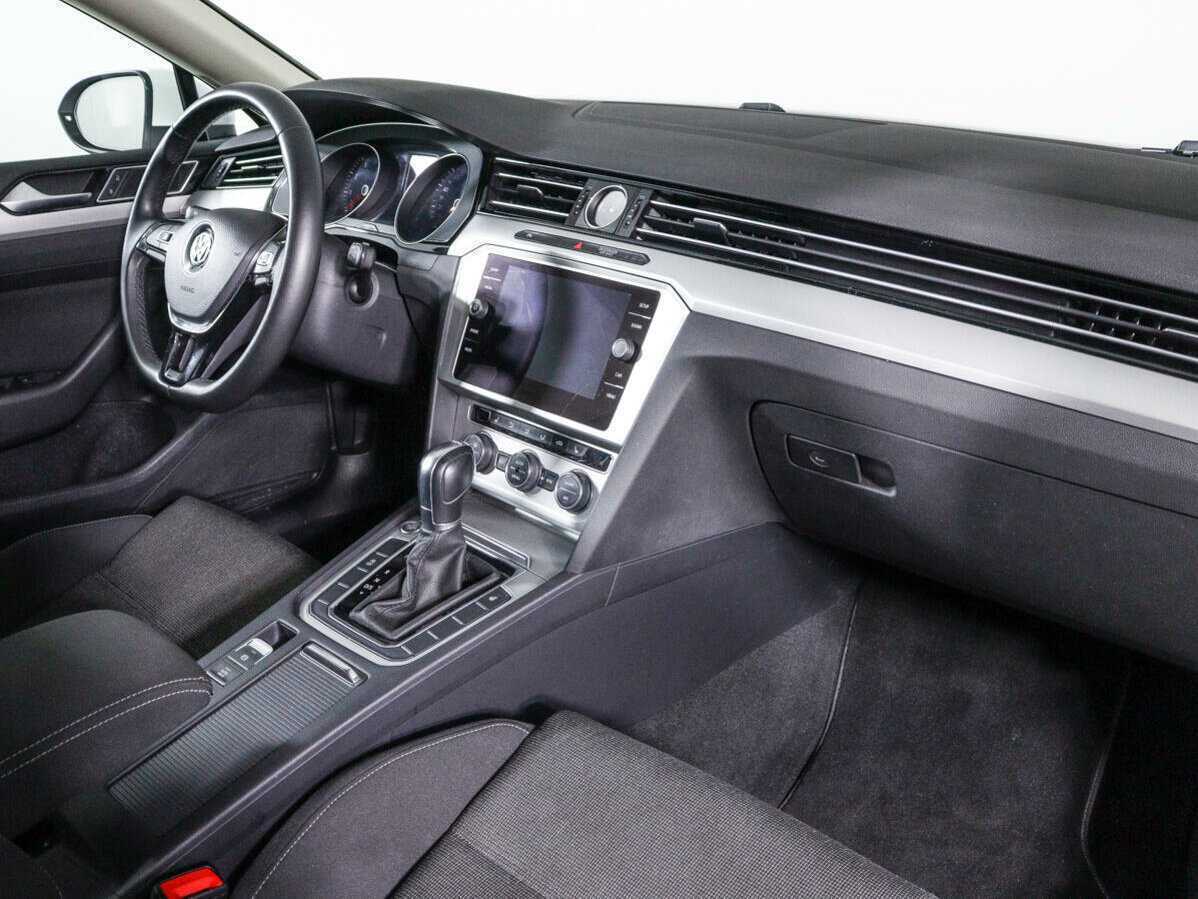 Volkswagen Passat с пробегом — 2019 год. Фото: #6