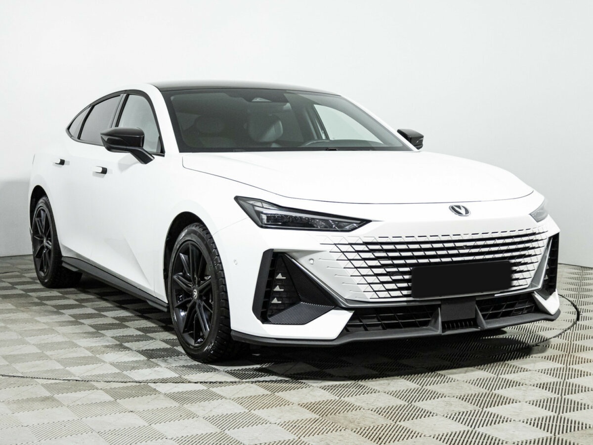 Changan UNI-V с пробегом — 2023 год. Фото: #2