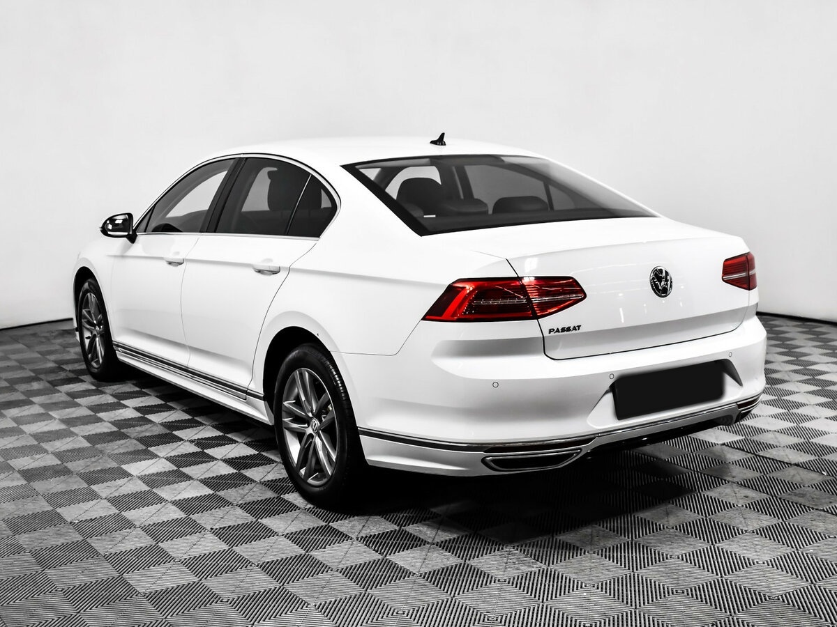 Volkswagen Passat с пробегом — 2018 год. Фото: #6