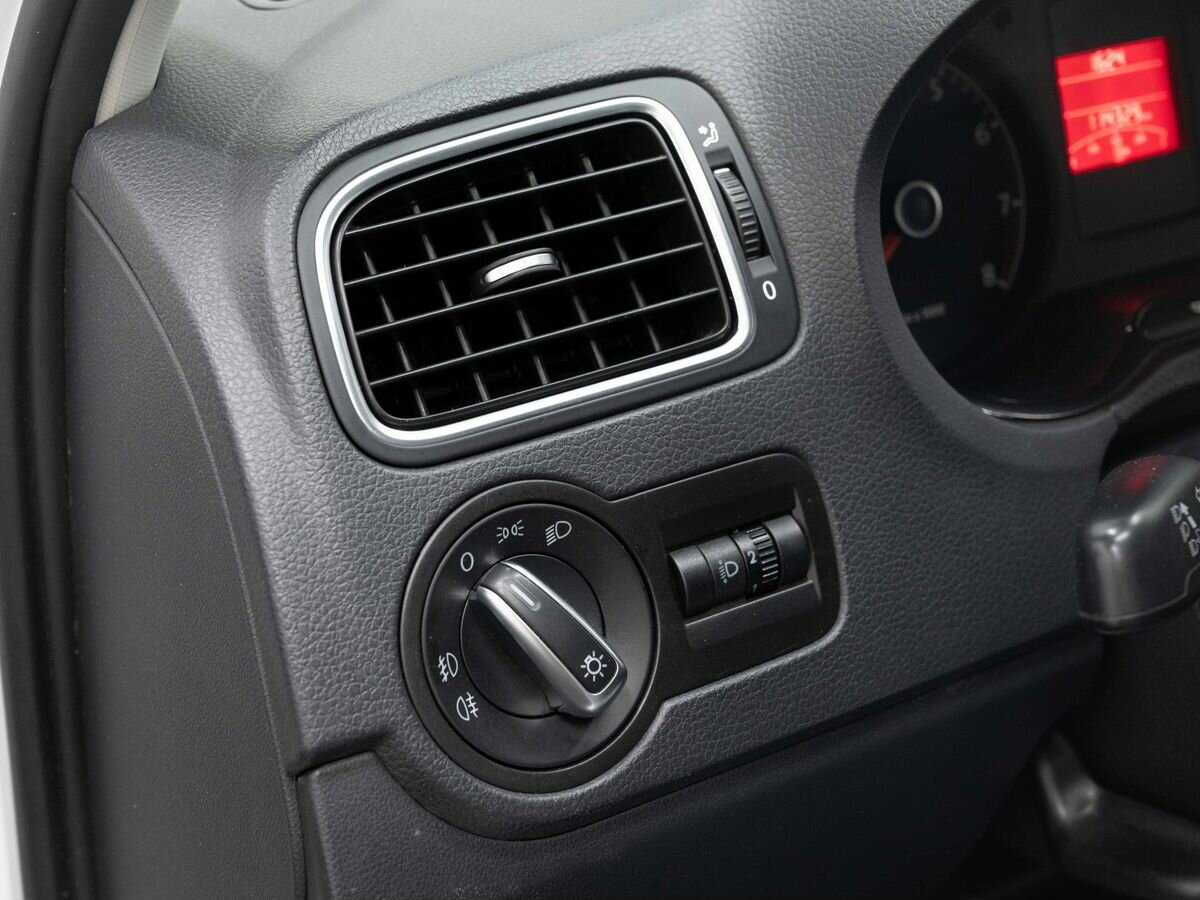 Volkswagen Polo с пробегом — 2014 год. Фото: #16