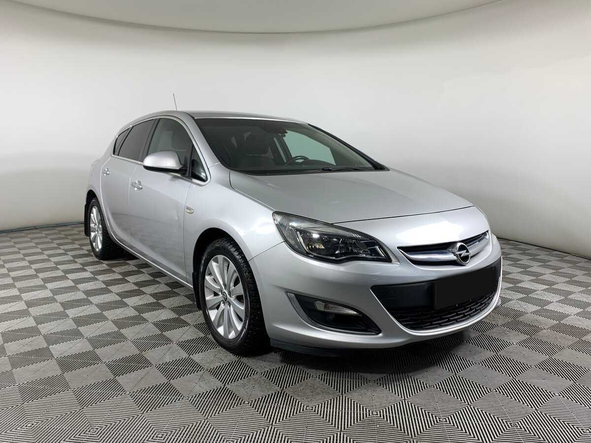 Opel Astra с пробегом — 2012 год. Фото: #2