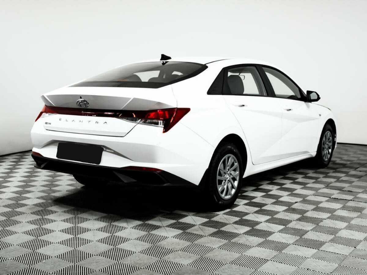 Hyundai Elantra с пробегом — 2022 год. Фото: #4