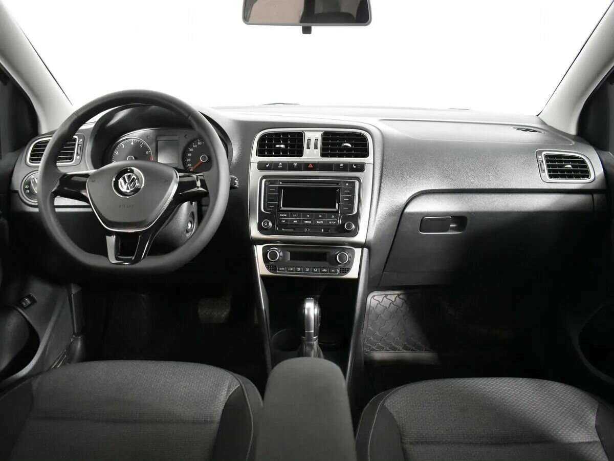 Volkswagen Polo с пробегом — 2017 год. Фото: #9