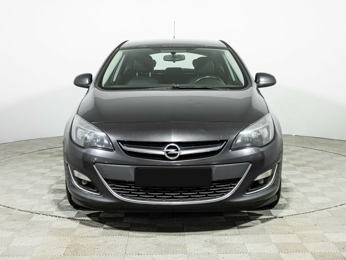 Opel Astra с пробегом — 2013 год. Фото: #3