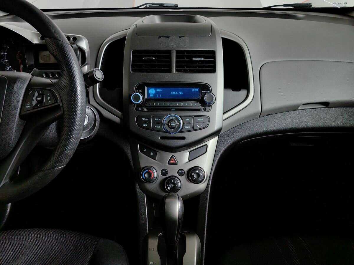 Chevrolet Aveo с пробегом — 2012 год. Фото: #8