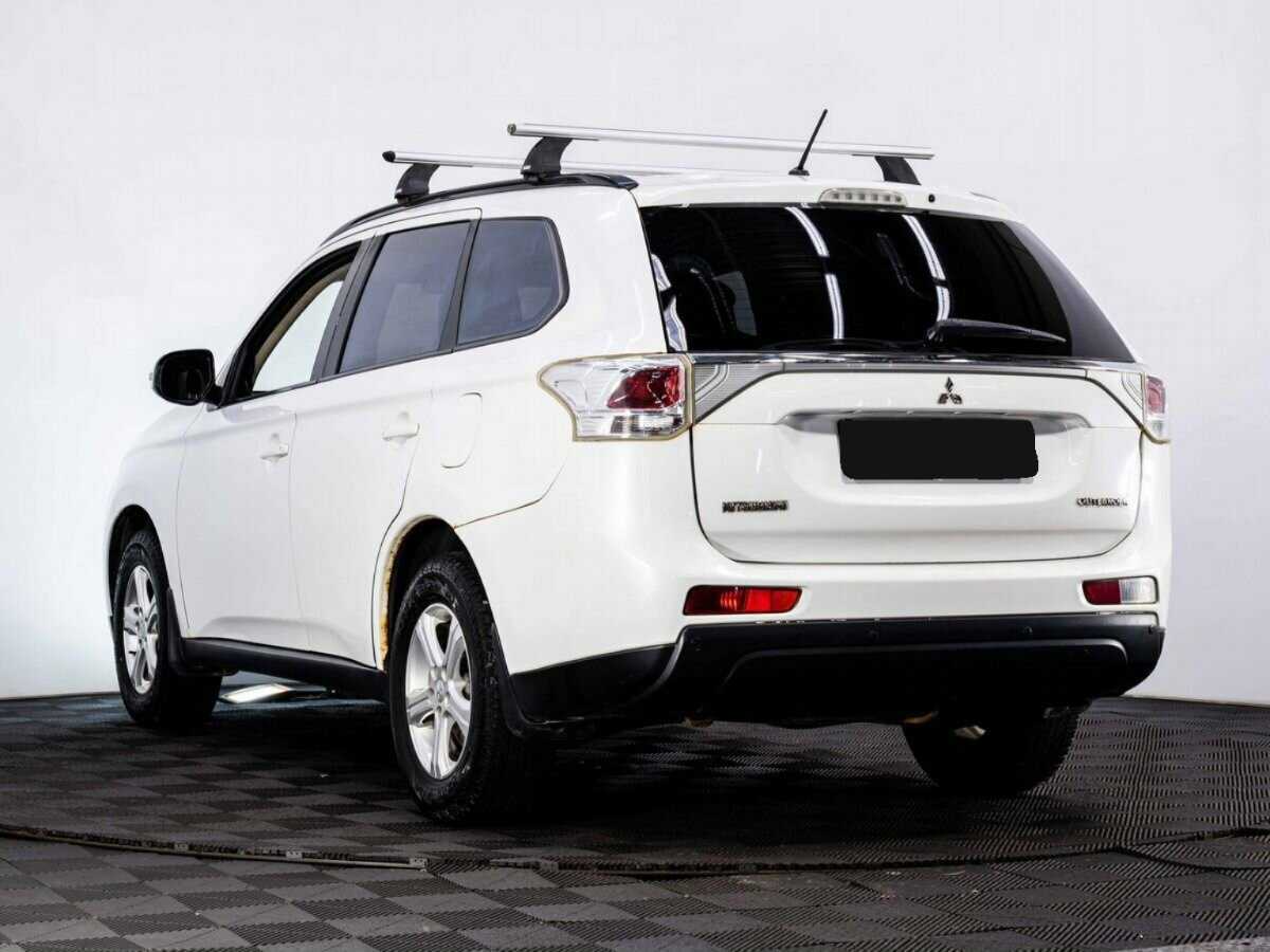 Mitsubishi Outlander с пробегом — 2012 год. Фото: #3