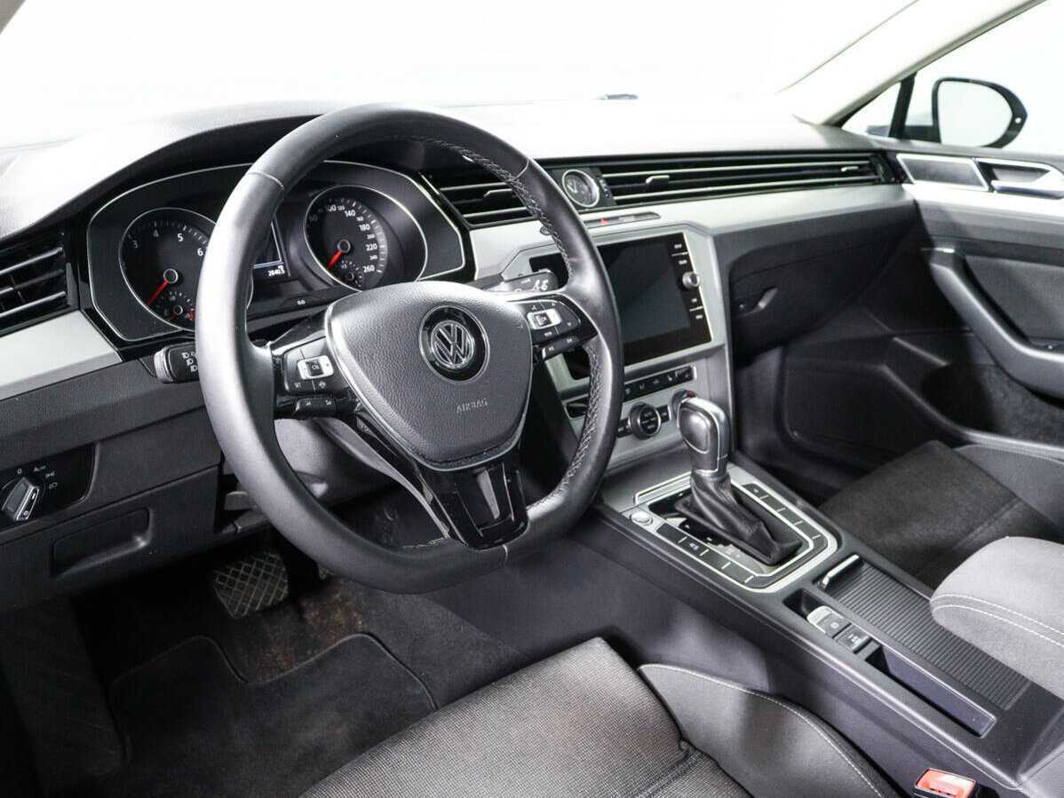 Volkswagen Passat с пробегом — 2019 год. Фото: #10