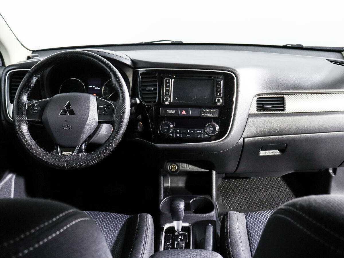Mitsubishi Outlander с пробегом — 2016 год. Фото: #10