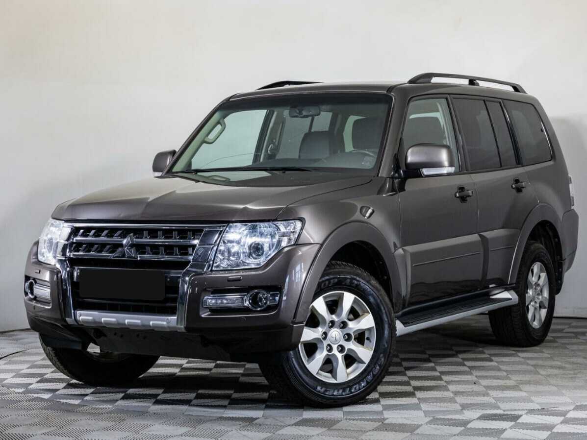 Mitsubishi Pajero с пробегом — 2015 год. Фото: #0