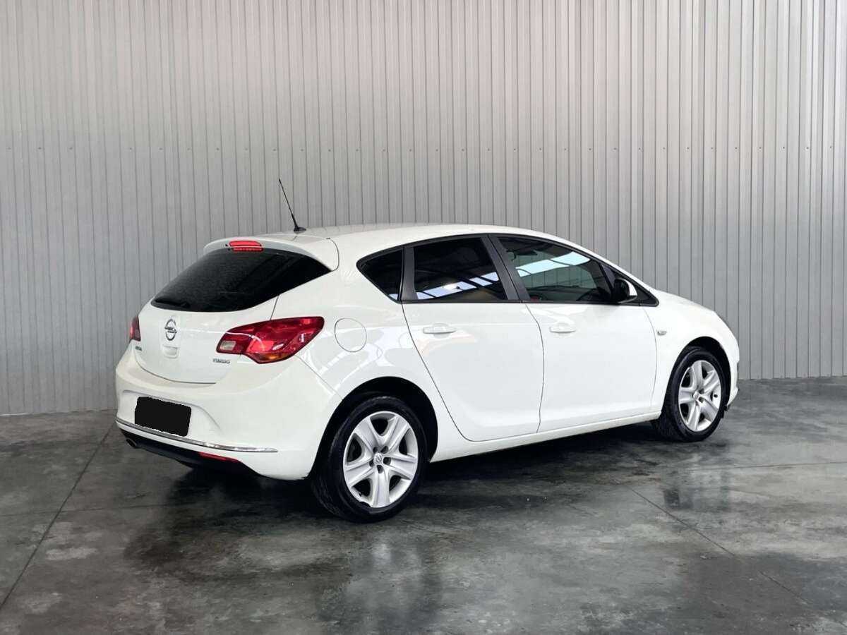 Opel Astra с пробегом — 2012 год. Фото: #4