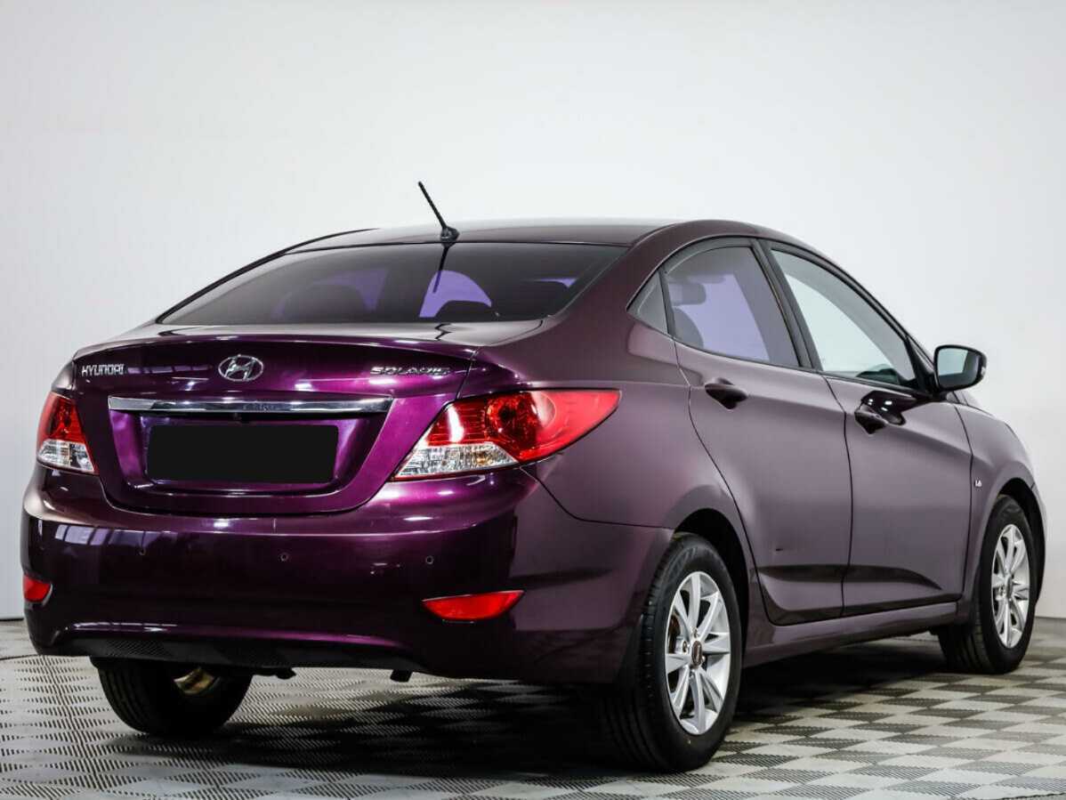 Hyundai Solaris с пробегом — 2012 год. Фото: #3