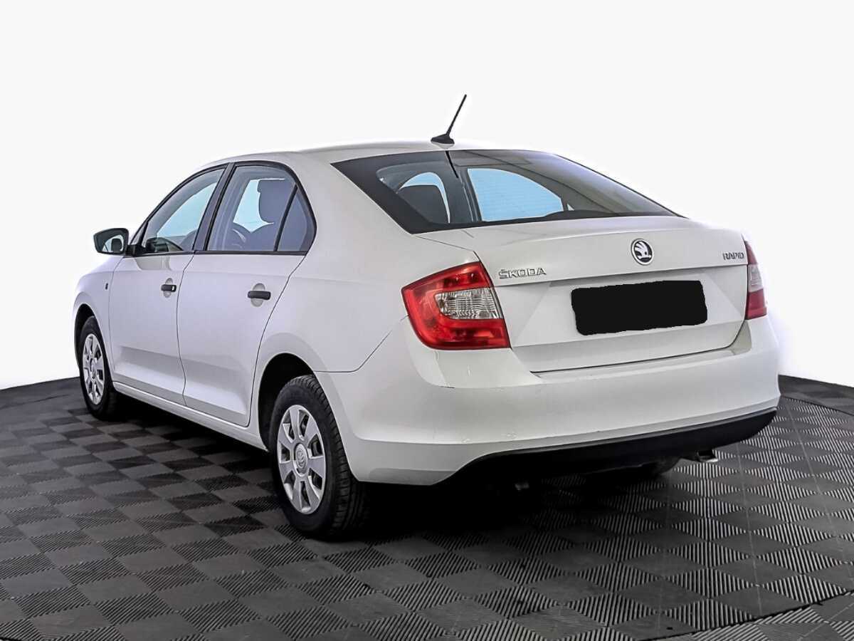 Skoda Rapid с пробегом — 2017 год. Фото: #6